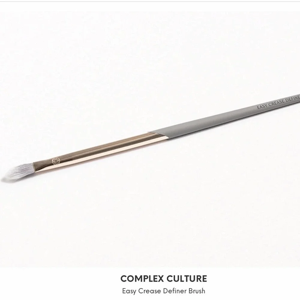 COMPLEX CULTURE Easy Crease Definer Brush by